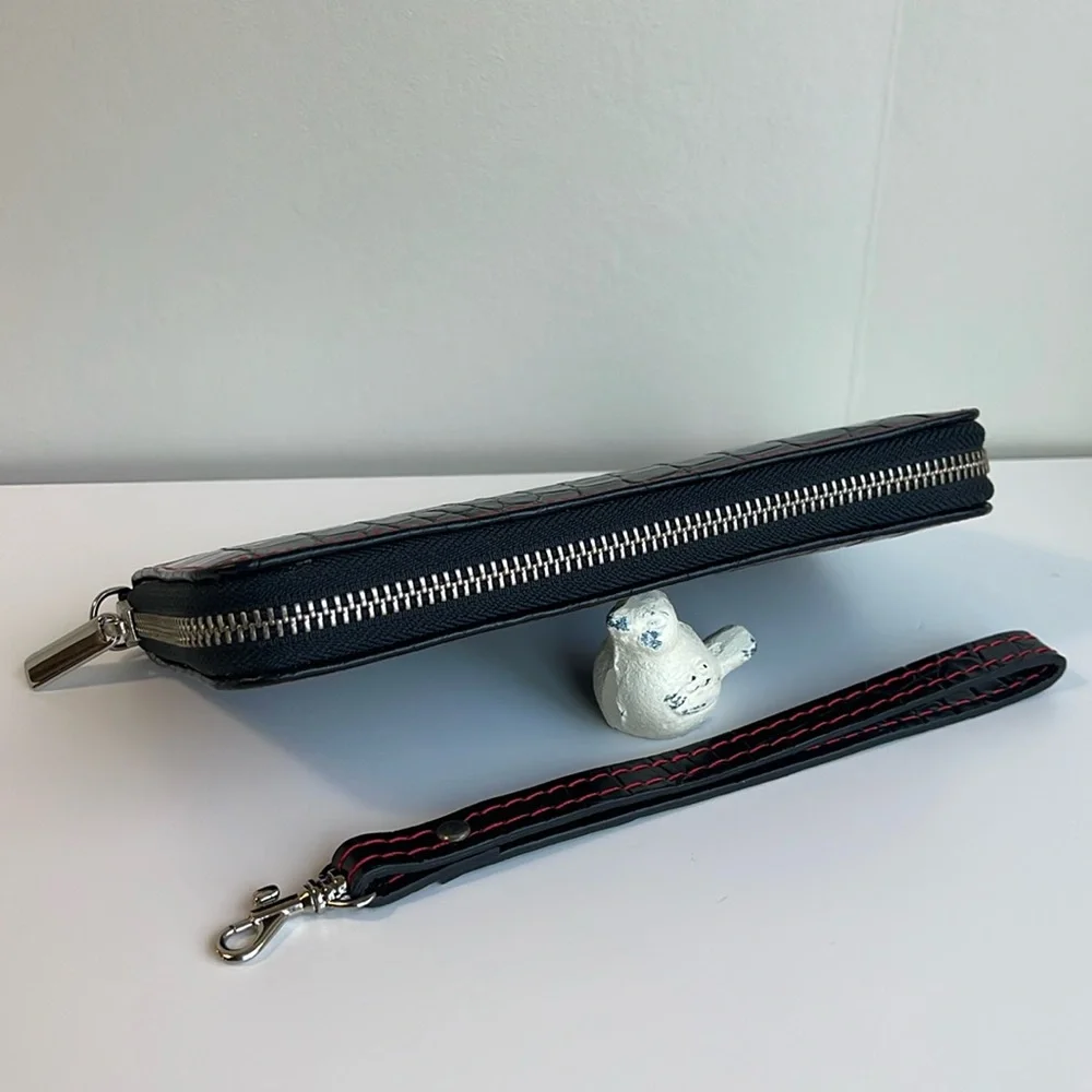 Roger Ximenez Mock Croc Black Women's Leather Clutch New Without Tag 🏷️